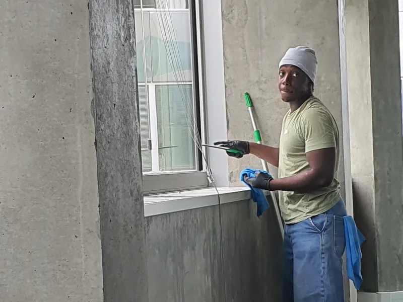 Nettoyage d'appui de fenêtre après travaux à Nantes