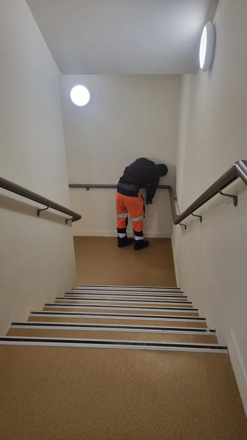 Entretien parties communes escaliers résidence nantaise – ZEN NETTOYAGE 44