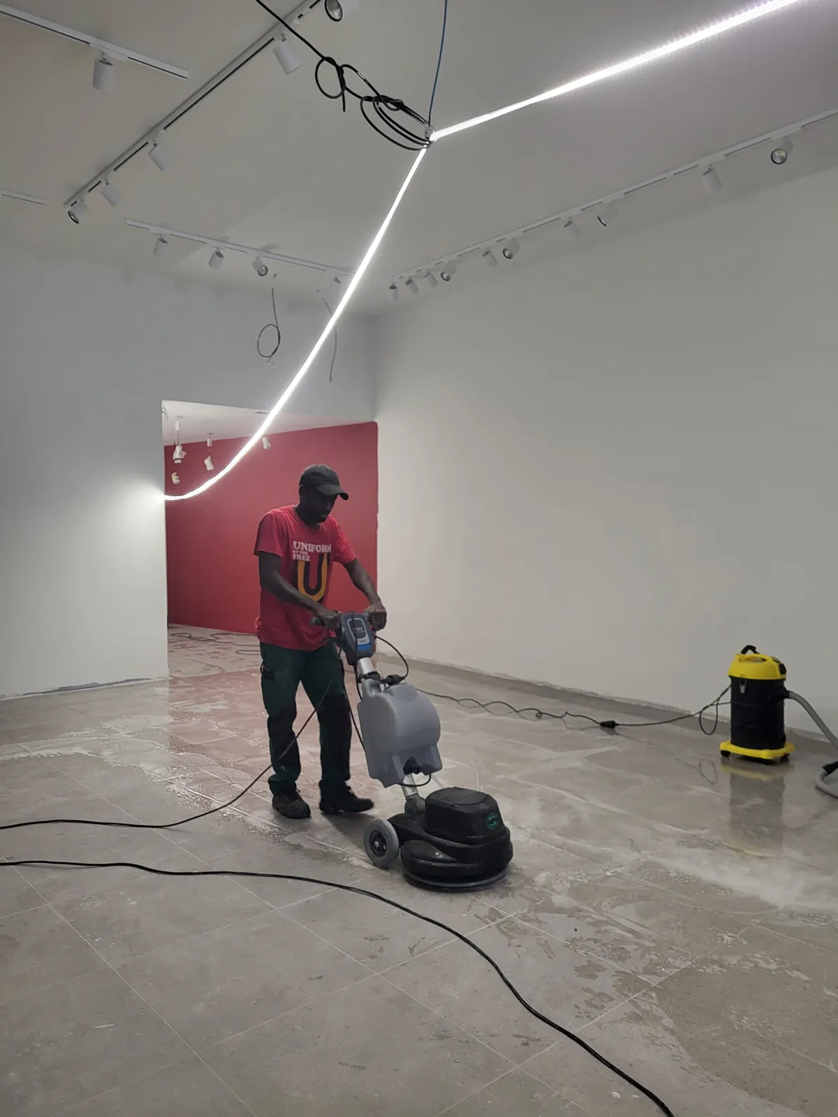 Passage de la monobrosse sur le chantier NOCIBÉ à Nantes